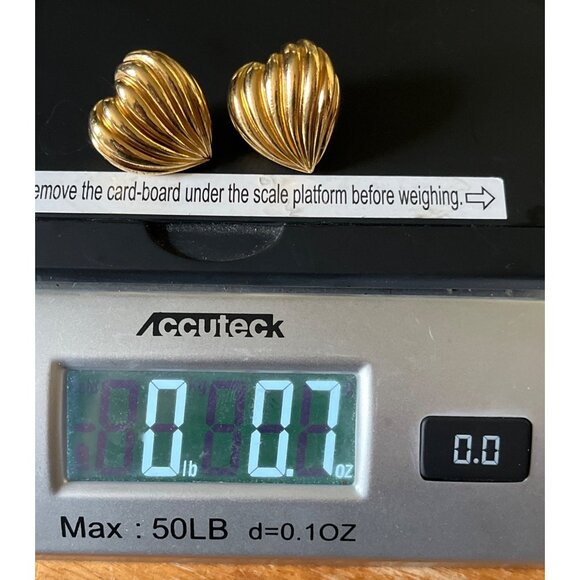 Vintage Heart Earrings Pinup Gift Classic 80s Gold Tone Avon 1" Heavy Valentines - Picture 8 of 12